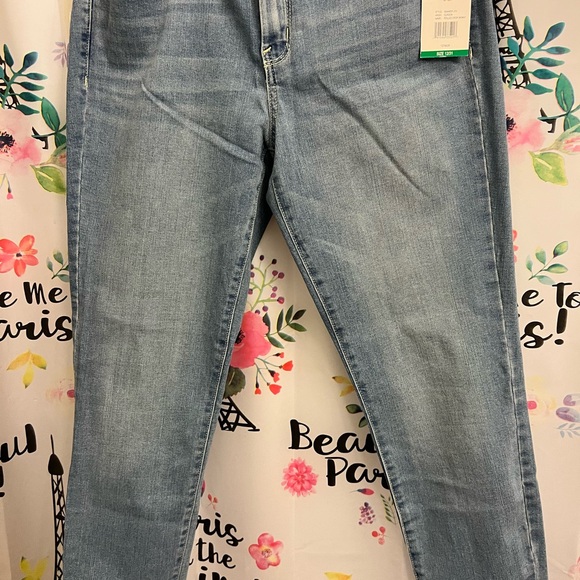 Spotlight High Rise Straight Jeans in Carry On. - Picture 3 of 6